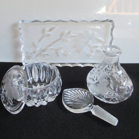 Vanity Set, Perfume decanter, Tray, Trinket box w/ lid, Heritage design, Vintage - Picture 13 of 13